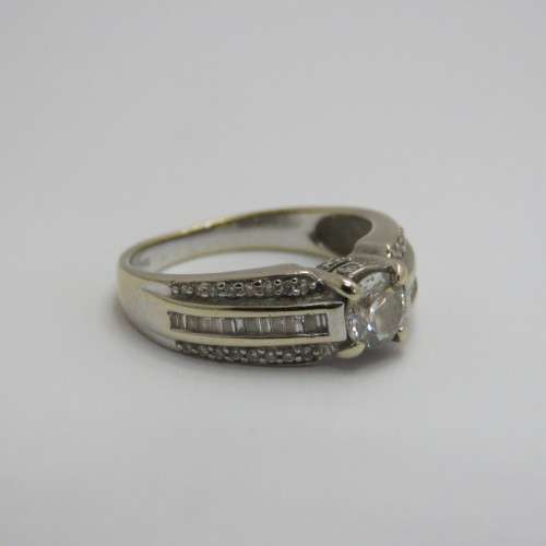 18kt White gold diamond ring with 0,504 ct diamond (colour J, SI2) and about 60 smaller diamonds
