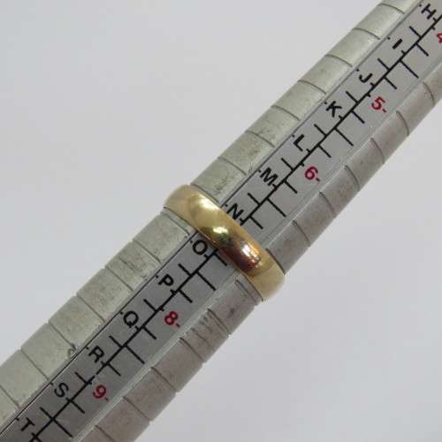 9kt Yellow gold wedding band ring - Weighs 1,6 g - Size N 1/2