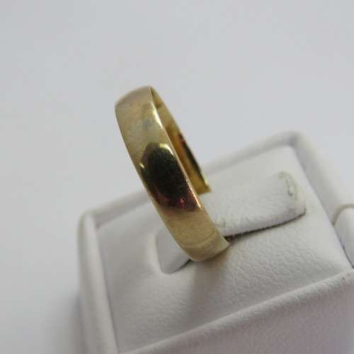 9kt Yellow gold wedding band ring - Weighs 1,6 g - Size N 1/2