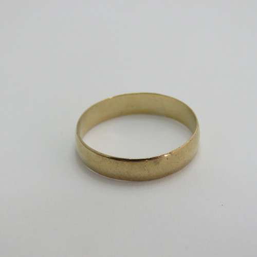 9kt Yellow gold wedding band ring - Weighs 1,6 g - Size N 1/2