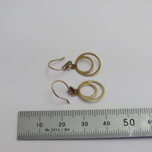 Pair of 9kt gold earrings - Weighs 0,7 g