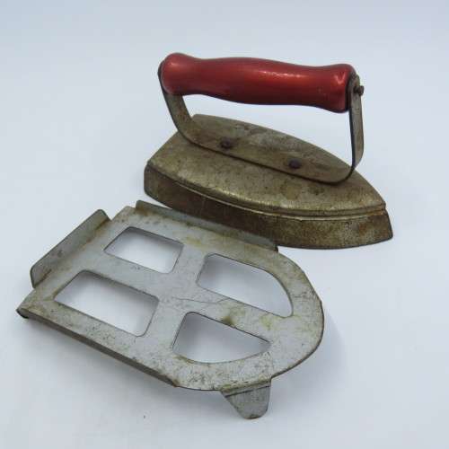 Vintage Rauco mini sad iron