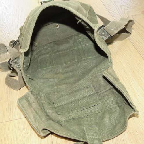 British 1958 Pattern Kidney pouch and yoke converted to patrol bag - Size 26 x 25 cm