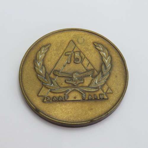 1920-1995 SA Air Force 75 Years medallion in wooden case