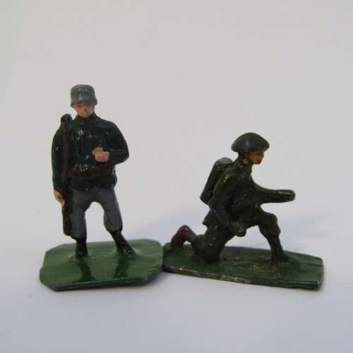 Lot of 5 vintage SAE lead soldiers