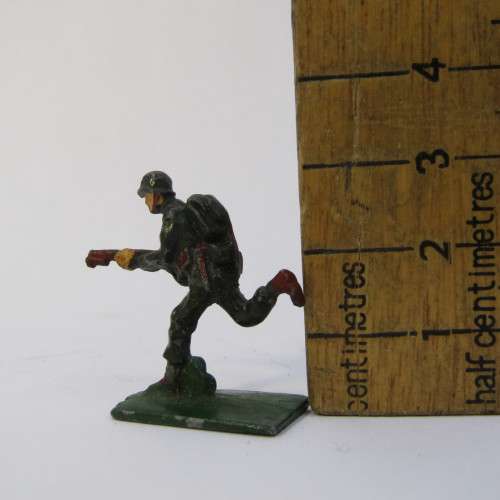 Lot of 5 vintage SAE lead soldiers