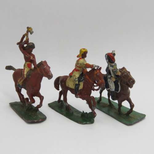 Lot of 7 vintage cavalry lead soldiers