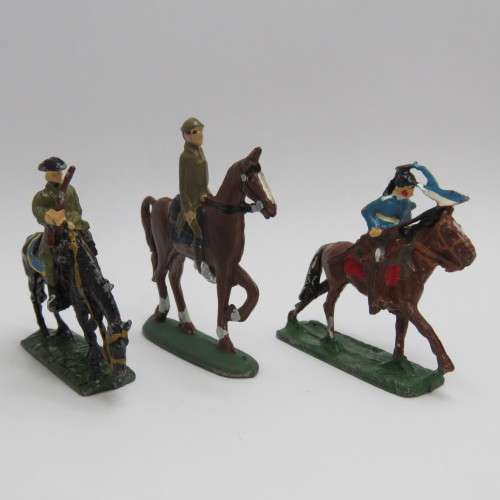 Lot of 7 vintage cavalry lead soldiers