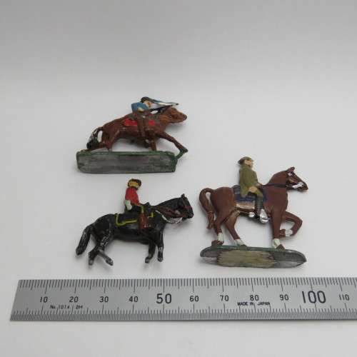 Lot of 7 vintage cavalry lead soldiers