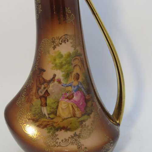 Bavaria Handarbeit 22 kt gold embossed flower vase