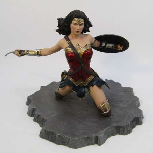 Gallery DC Justice League Wonder Woman figurine in box