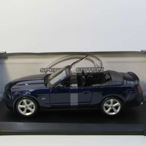 Maisto 2010 Ford Mustang GT convertible model car in box - scale 1/18