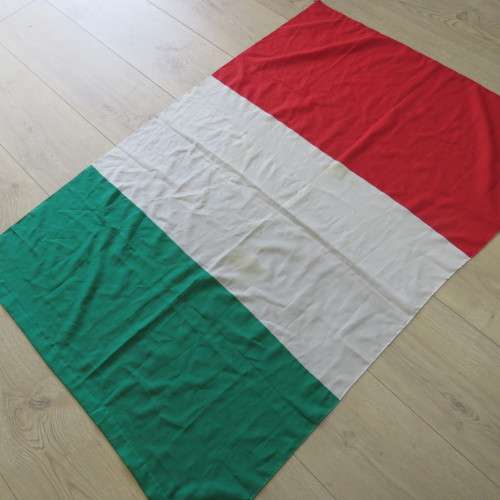 Vintage Italian flag - Size 139 x 97 cm