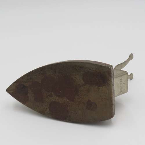 Vintage flash electrical sad iron