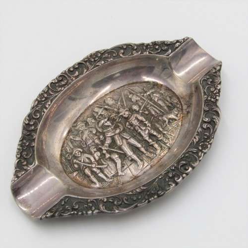 Silver ashtray with Musketeer theme in centre