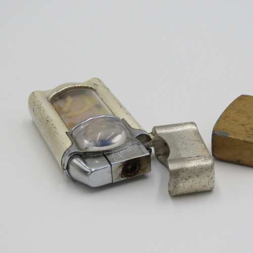 Pair of electric pocket lighters - One working
