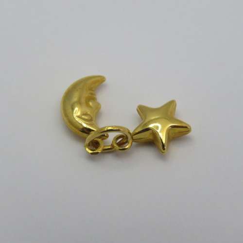 Italian 18kt gold pendant - Moon and star - Weight 0,7 g