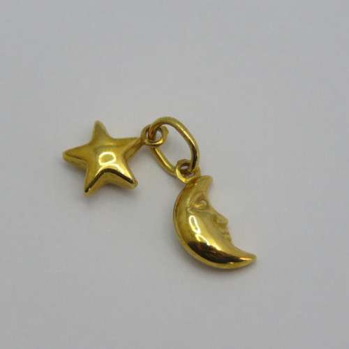 Italian 18kt gold pendant - Moon and star - Weight 0,7 g