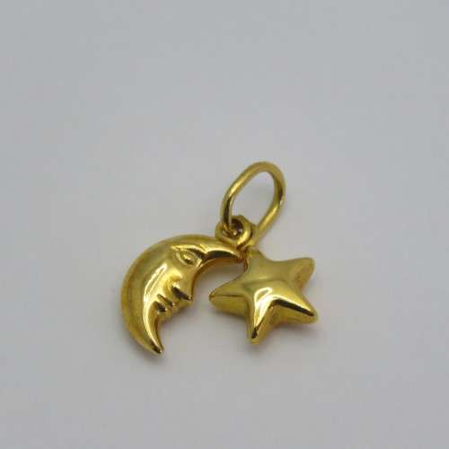Italian 18kt gold pendant - Moon and star - Weight 0,7 g