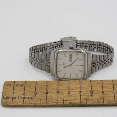 Vintage citizen quartz day/date mens watch - Working