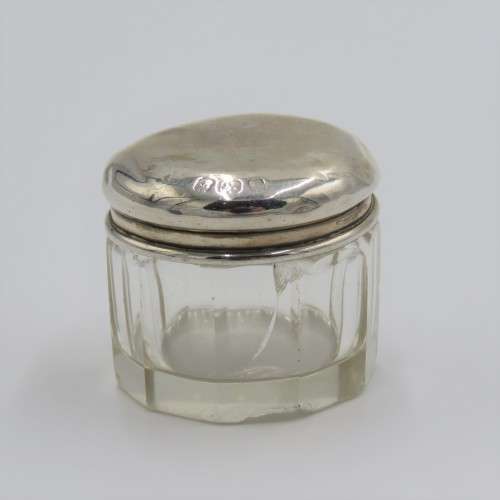 Small glass container with sterling silver hallmarked lid - Total weight 24,2 g