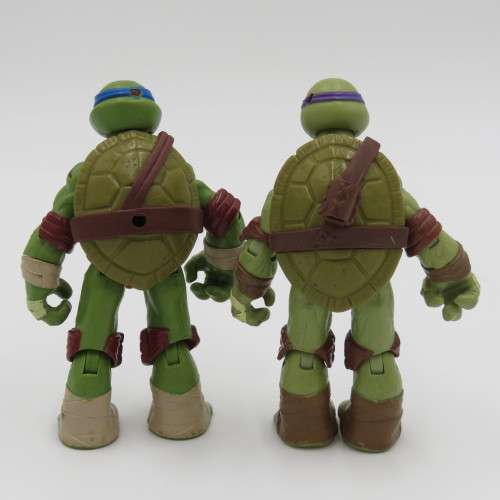 Pair of Ninja Turtles figurines - 2012 Viacom - No weapons