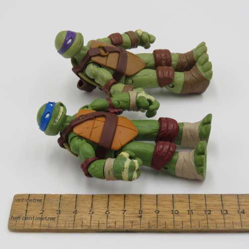 Pair of Ninja Turtles figurines - 2012 Viacom - No weapons
