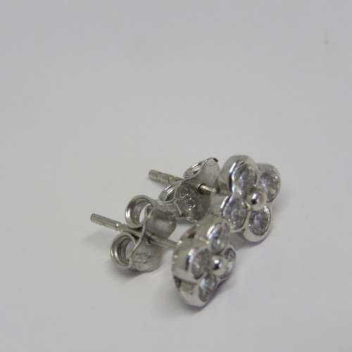 9kt white gold earrings with Cubic Zirconias - Weighs 1,5 grams