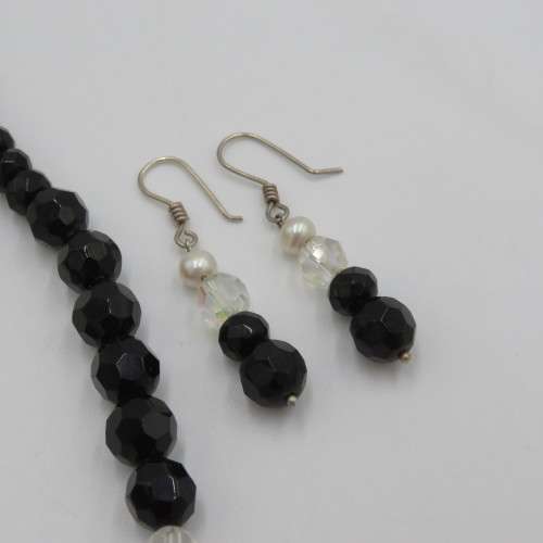 Black bead necklace with pearls and crystals - Possibly Jet - With earrings - Necklace length 48 cm