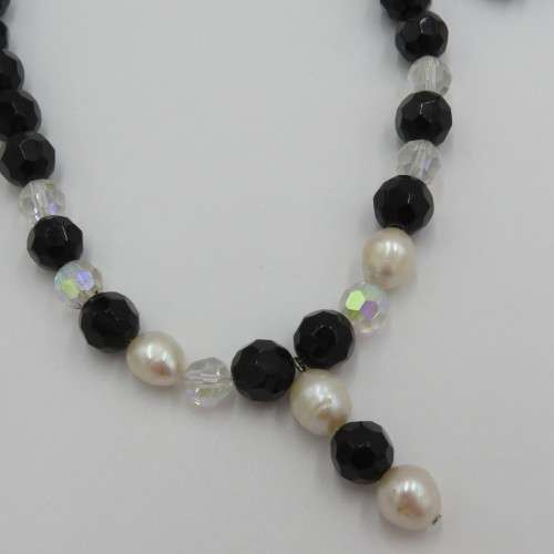 Black bead necklace with pearls and crystals - Possibly Jet - With earrings - Necklace length 48 cm