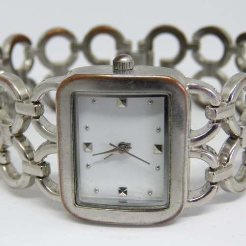 Ladies Quartz fashion watch - Working - Losing colour