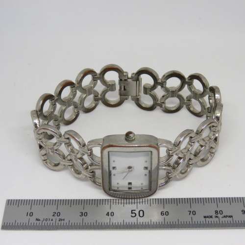 Ladies Quartz fashion watch - Working - Losing colour