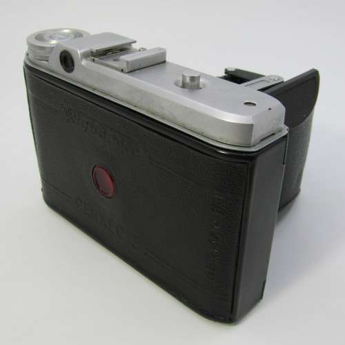 Viogtlander Pronto with Vaskar lens in leather pouch - excellent condition