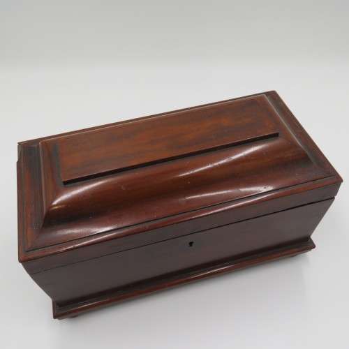 Antique 19th century Mahogany and Rosewood tea caddy - One corner chipped