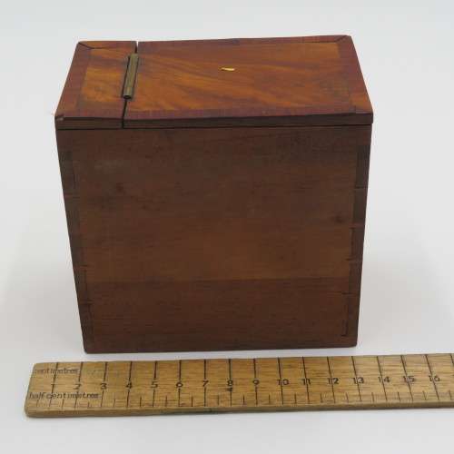 Antique 19th century Mahogany and Rosewood tea caddy - One corner chipped