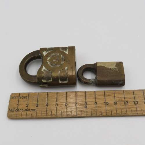 Lot of 5 antique Yale locks - No keys