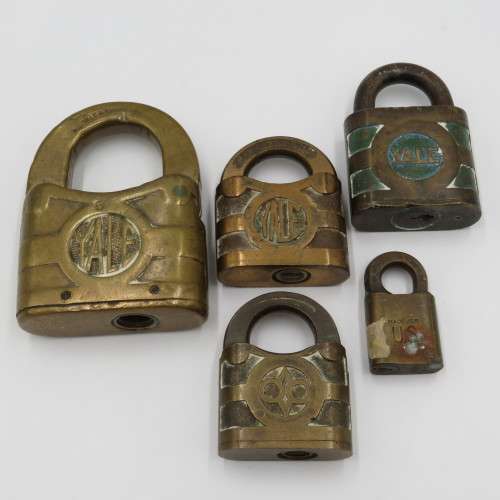 Lot of 5 antique Yale locks - No keys