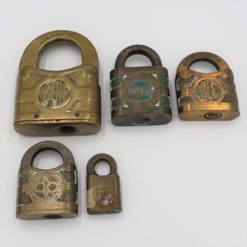 Lot of 5 antique Yale locks - No keys