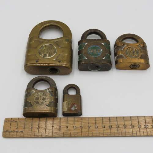 Lot of 5 antique Yale locks - No keys