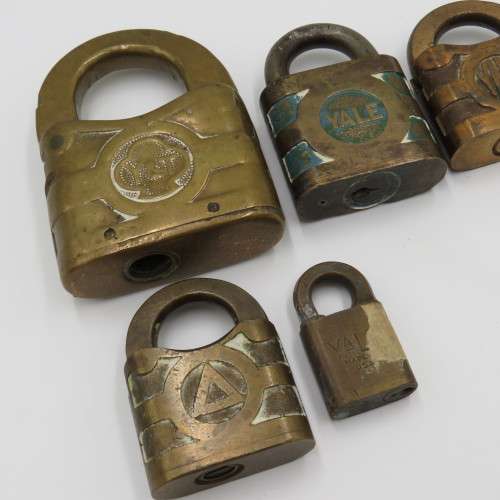 Lot of 5 antique Yale locks - No keys