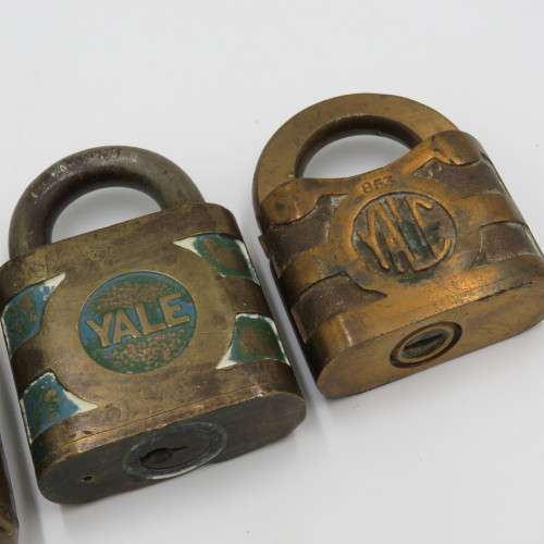 Lot of 5 antique Yale locks - No keys