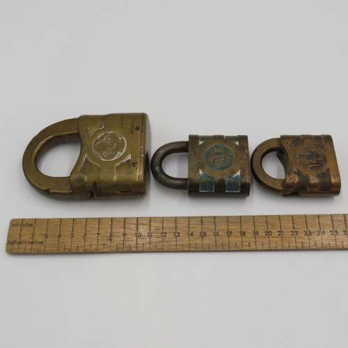 Lot of 5 antique Yale locks - No keys