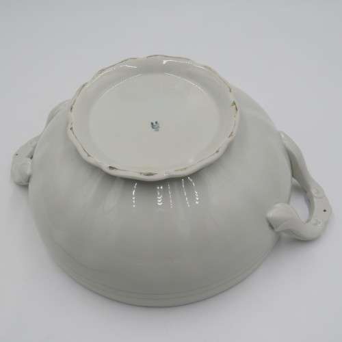 Beautiful porcelain soup tureen with lid - Small glazing chips on lid - Unclear makers mark