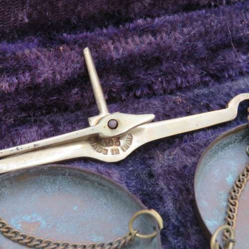 Antique brass pocket balancing scale in case - Some pieces missing