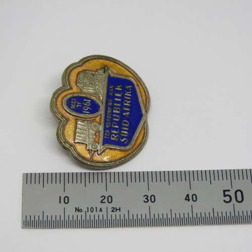 1961 Ter Herdenking aan Republiek Suid-Afrika lapel pin badge - RD 75/1961