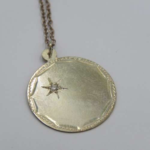 Sterling silver necklace and pendant with very small diamond - Weighs 2,1 grams - Length 46 cm
