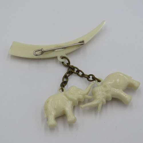 Vintage Illovo Beach souvenir brooch