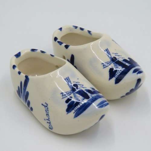 Pair of Blue and white Delft clogs ashtrays
