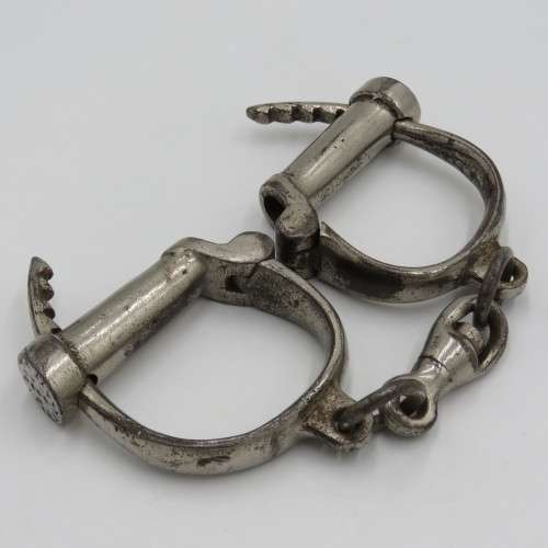 Pair of vintage hand cuffs - No key