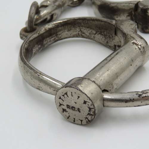 Pair of vintage hand cuffs - No key